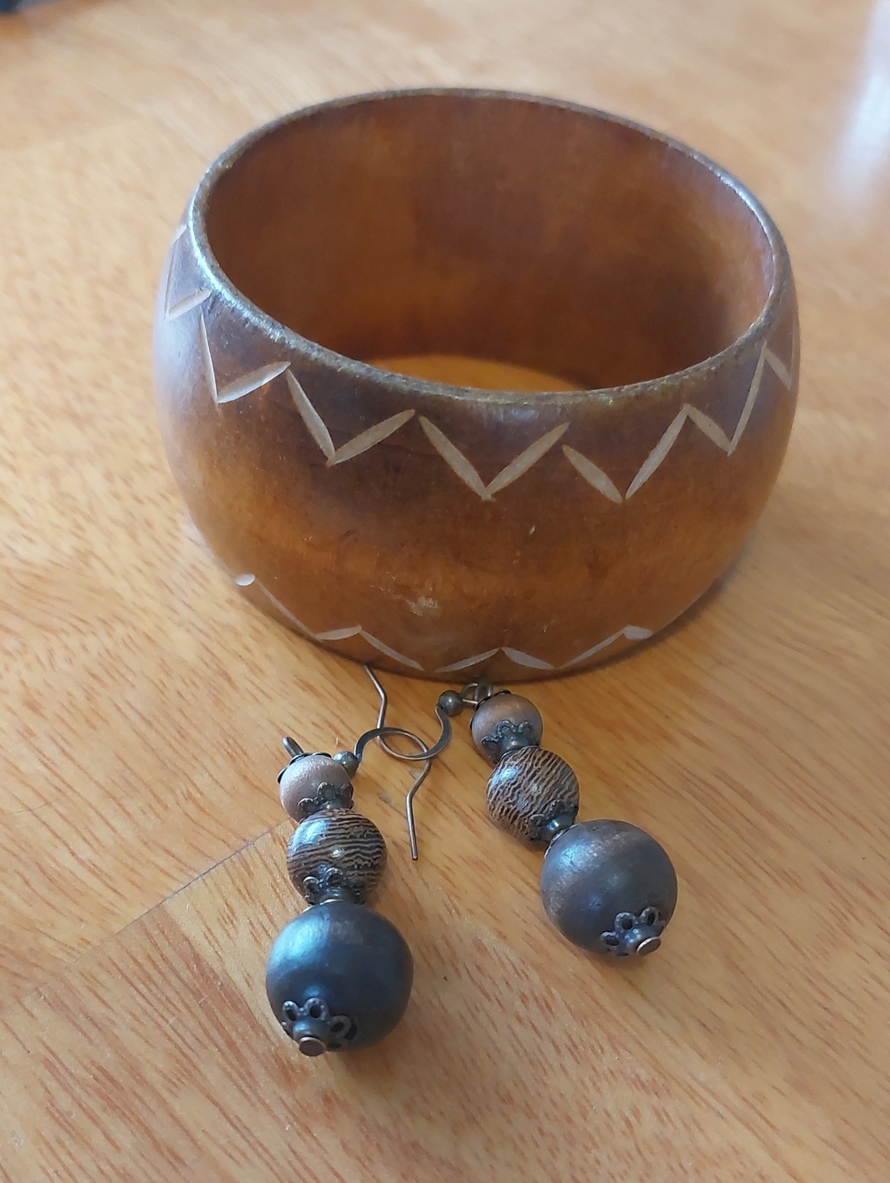 🩵3/$25 Vintage Boho Carved Wood Bangle & Beaded Dangle Earrings Lot